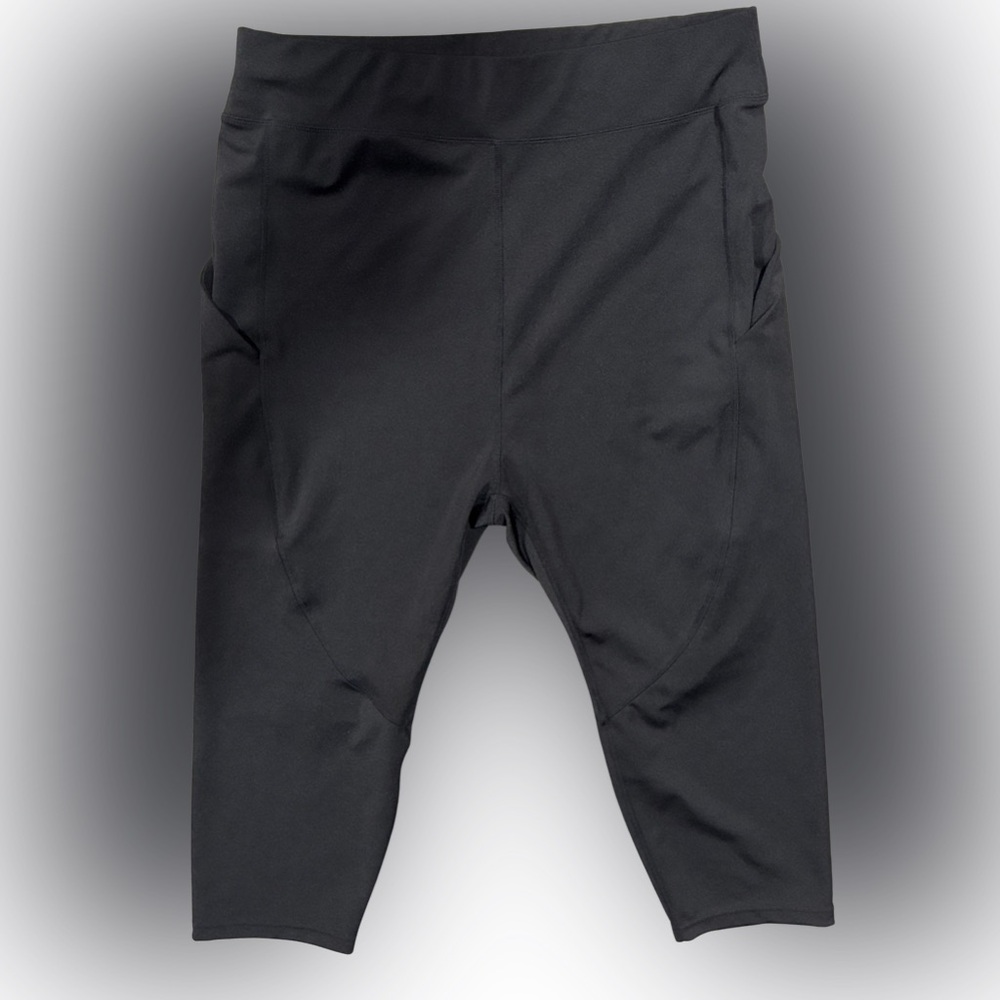 Women’s Black Active Performance Capris Pants - image 1